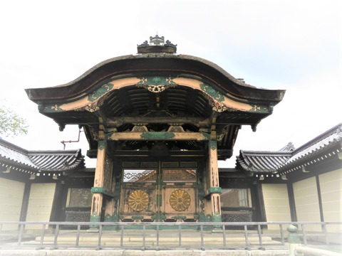 東本願寺菊の門