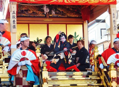 4・中町屋台の曳き踊り