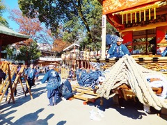 2・張出し舞台の骨組み組立てと支え柱