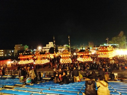 10・御斎場祭が始まっている頃、桟敷席に人はいない