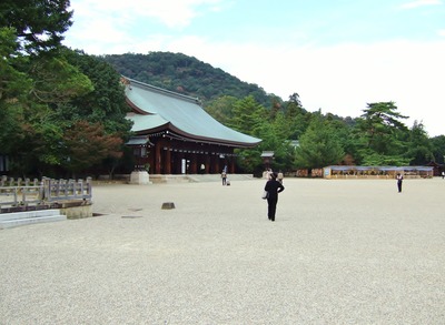 1・2005年11月 橿原神宮・外拝殿と畝傍山