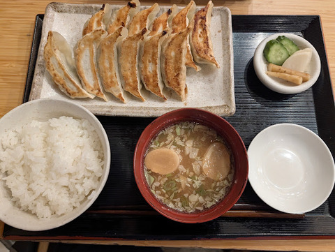 新風館「ぎょうざ処 亮昌（スケマサ）」で「ぎょうざ定食Ａ」を食べてきた