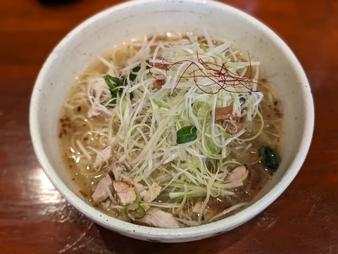 西七条のラーメン店【塩元帥】で「ネギ塩ラーメン」を食べてきた