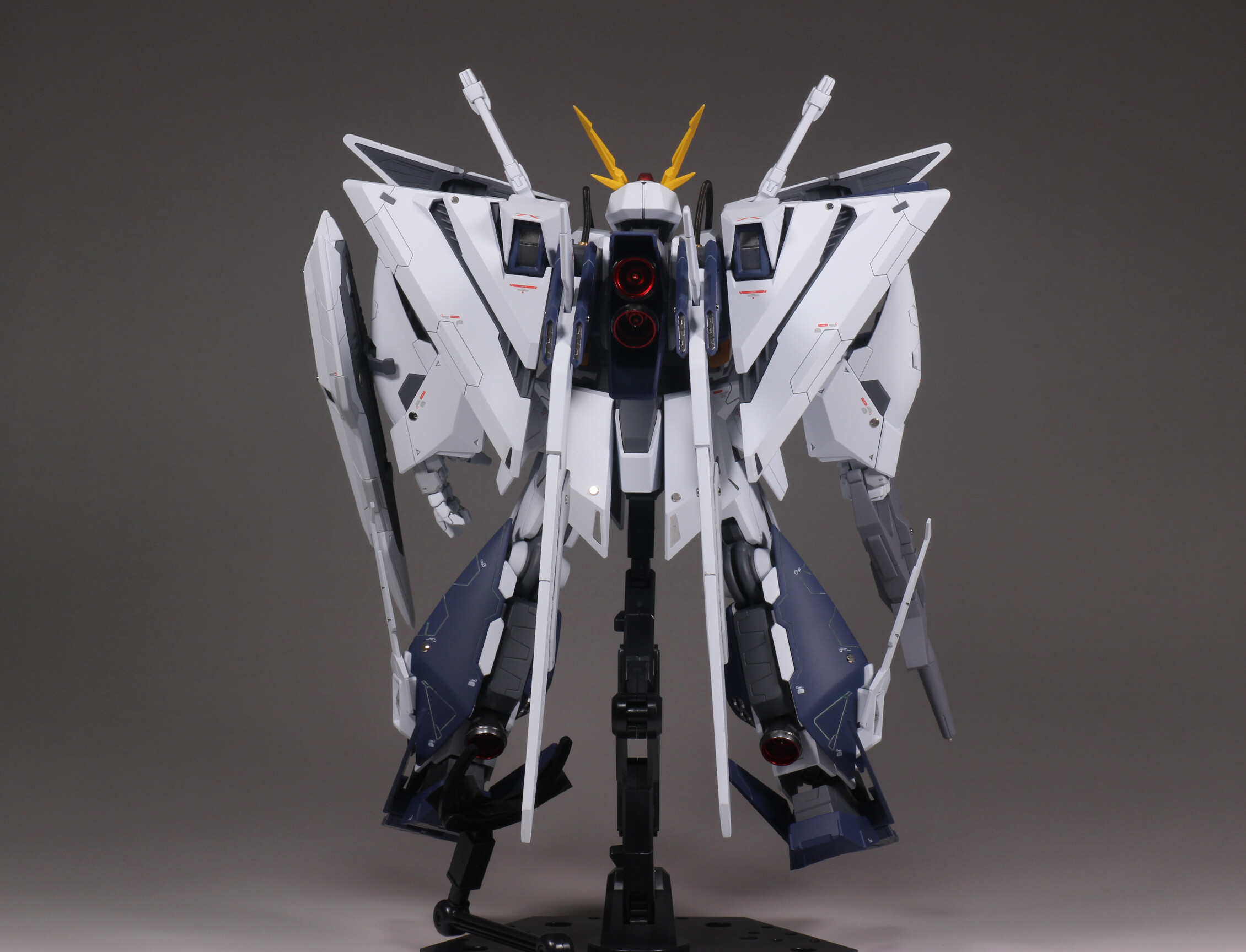 機動戦士ガムダム　閃光のハサウェイ 1/144 クスィーガンダム 全塗装 機動戦士ガムダム 閃光のハサウェイ 1/144 クスィーガンダム 全