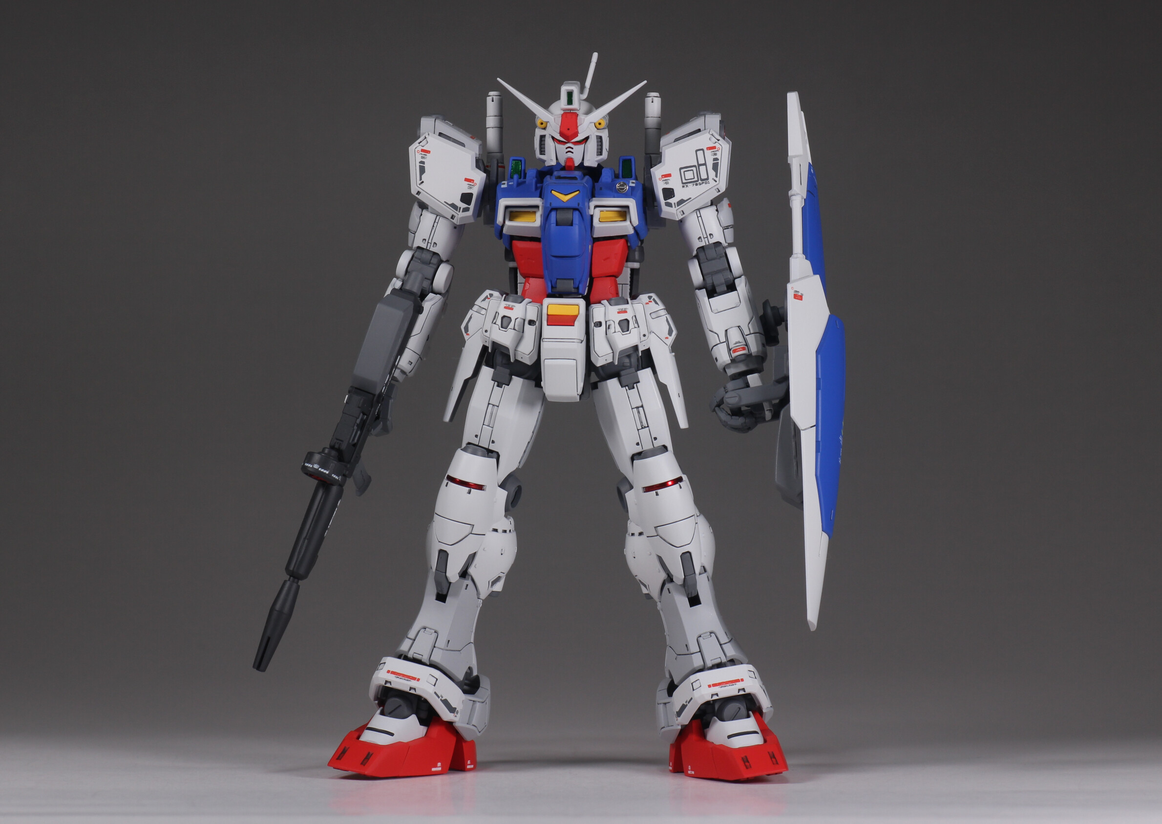 RG 1/144 RX-78GP01 ガンダム試作1号機 ゼフィランサス 全塗装 RG 1/144 RX-78GP01 ガンダム試作1号機 ゼフィランサス 全塗装