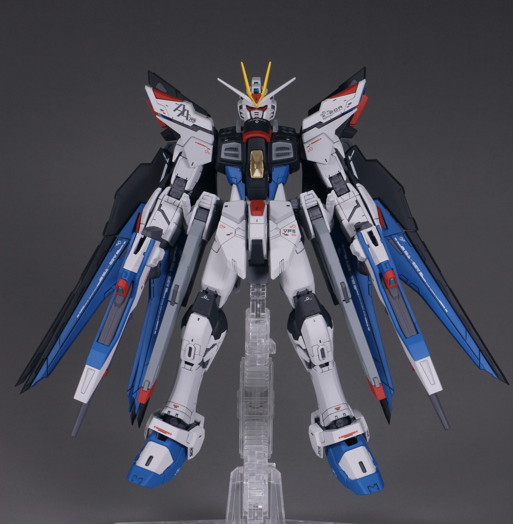 MG ストライクフリーダムガンダム全塗装完成品　メタリック&パール　光沢仕上げ 全塗装【プレミアムプラス完成品】バンダイ MGEX 1/100