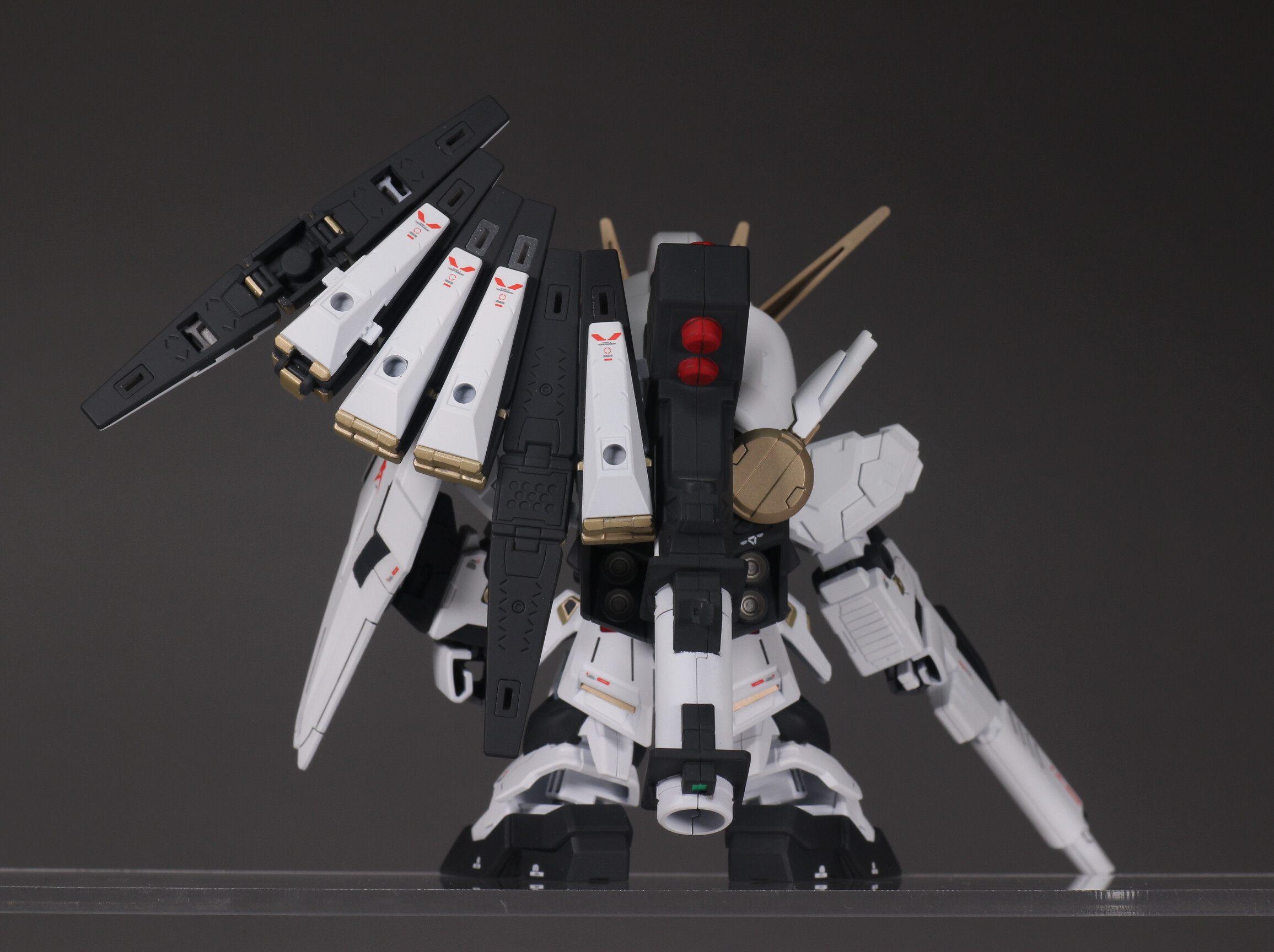 BB戦士 387 νガンダム （ニューガンダム） 全塗装 : Namicomの