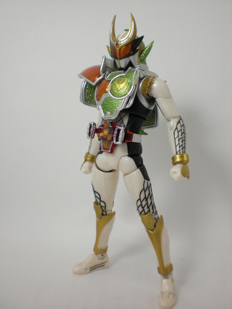 中古品 S.H.Figuarts フィギュアーツ 仮面ライダー斬月 鎧武外伝 仮面