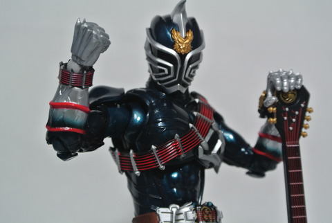 S.H.Figuarts 仮面ライダー轟鬼（真骨彫製法） レビュー : HERO