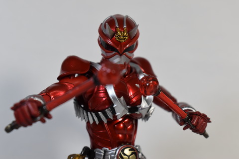 真骨彫製法 仮面ライダー響鬼紅 Amazon.co.jp: S.H.Figuarts（真骨彫製法） 仮面ライダー響鬼紅 仮面