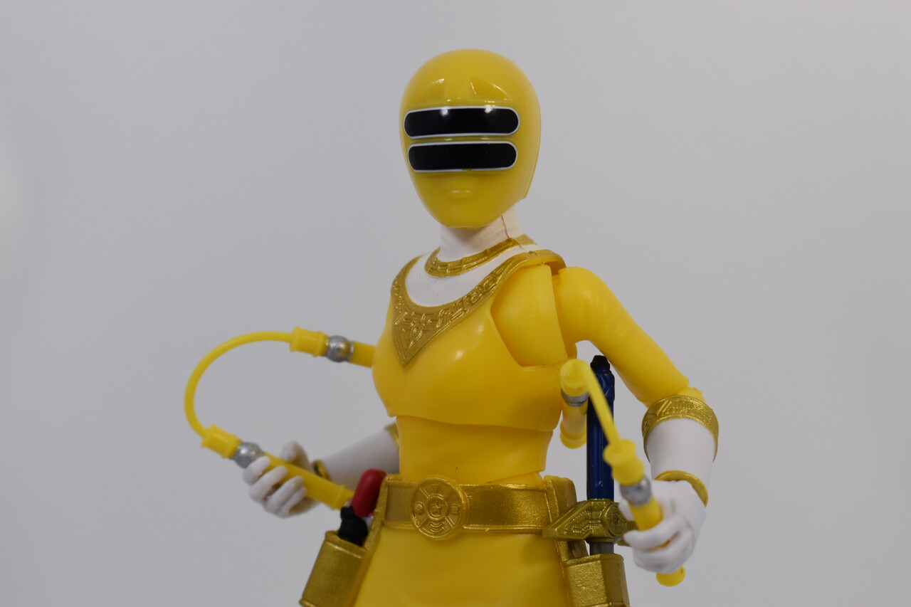 「超力戦隊オーレンジャー」より超力変身シリーズの【女戦士オーイエロー】 POWER RANGERS LIGHTNING COLLECTION ZEO YELLOW RANGER
