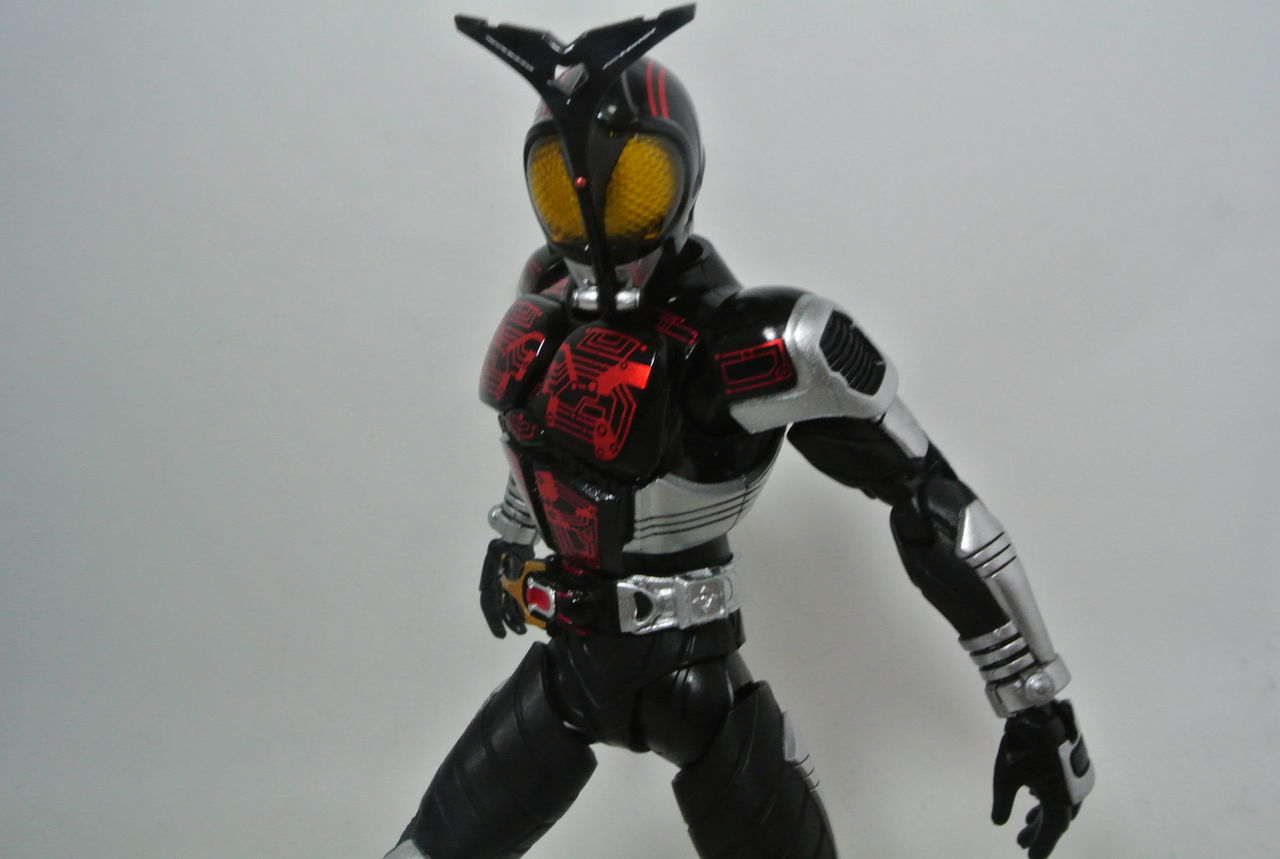 S.H.Figuarts 仮面ライダーダークカブト（真骨彫製法） レビュー
