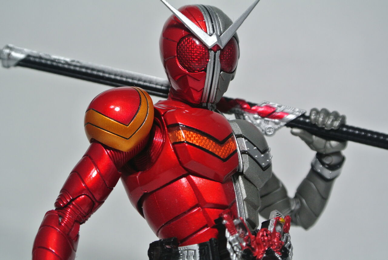 S.H.Figuarts 仮面ライダーW ヒートメタル（真骨彫製法