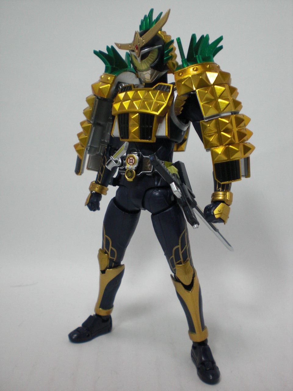 S.H.Figuarts 仮面ライダー鎧武パインアームズ&仮面ライダーバロン ...