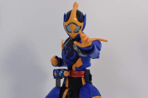 仮面ライダージャンヌ コブラゲノム＆ラブコフ クジャクゲノム S.H.Figuarts 仮面ライダージャンヌ コブラゲノム＆ラブコフ