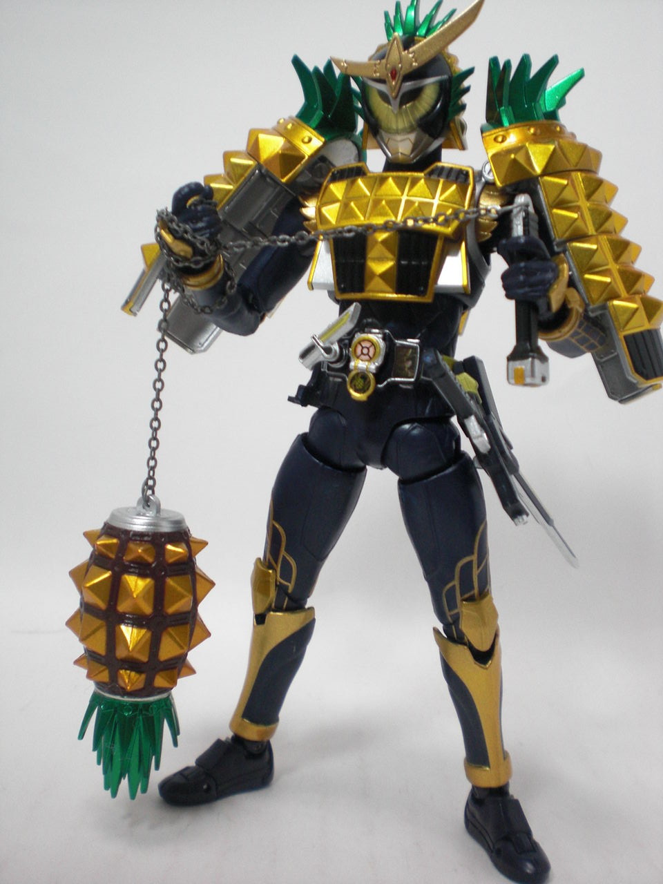 S.H.Figuarts 仮面ライダー鎧武パインアームズ＆仮面ライダーバロン