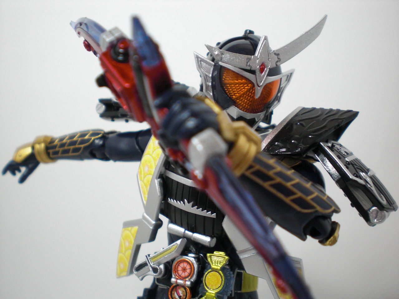 SHFiguarts 仮面ライダー鎧武 ジンバーレモンアームズ S.H.Figuarts 仮面ライダー鎧武 ジンバーレモンアームズ | 魂ウェブ