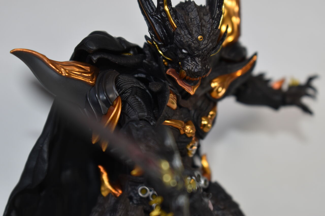 S.H.Figuarts(真骨彫製法) 暗黒騎士キバ レビュー : ハニワの玩具部屋