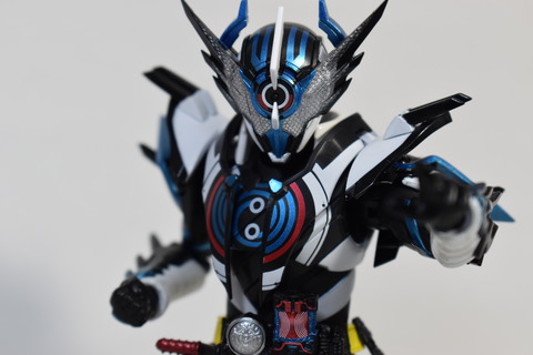 S.H.Figuarts 仮面ライダークローズエボル レビュー : HERO