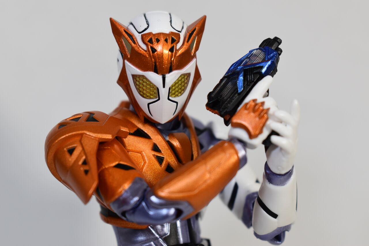 S.H.Figuarts 仮面ライダーバルキリー ラッシングチーター