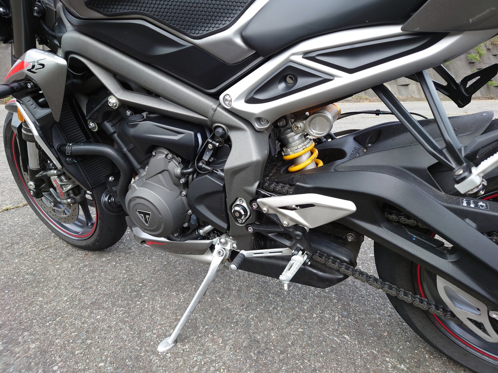 シート上でのdancing トライアンフストリートトリプルｒｓ インプレッション その６ シャーシ編 へっちまんの素人模型 モーターサイクル