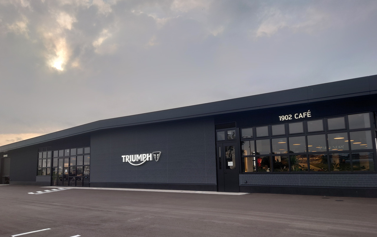 トライアンフ金沢