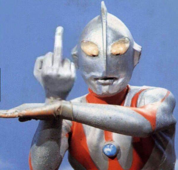 ウルトラマン 中指