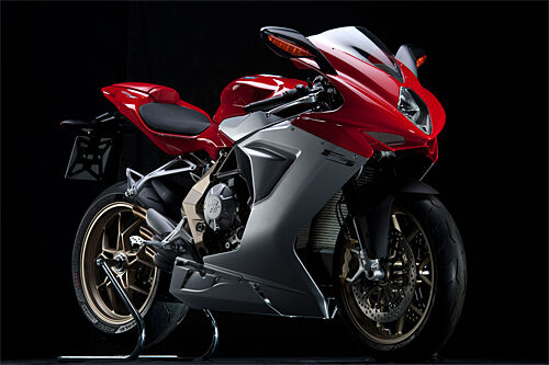 mvアグスタ ブルターレ800とストリートトリプルrsの違いについて へっちまんの素人模型 モーターサイクル mvアグスタ ブルターレ800とストリートトリプルrsの違いについて へっちまんの素人模型 モーターサイクル