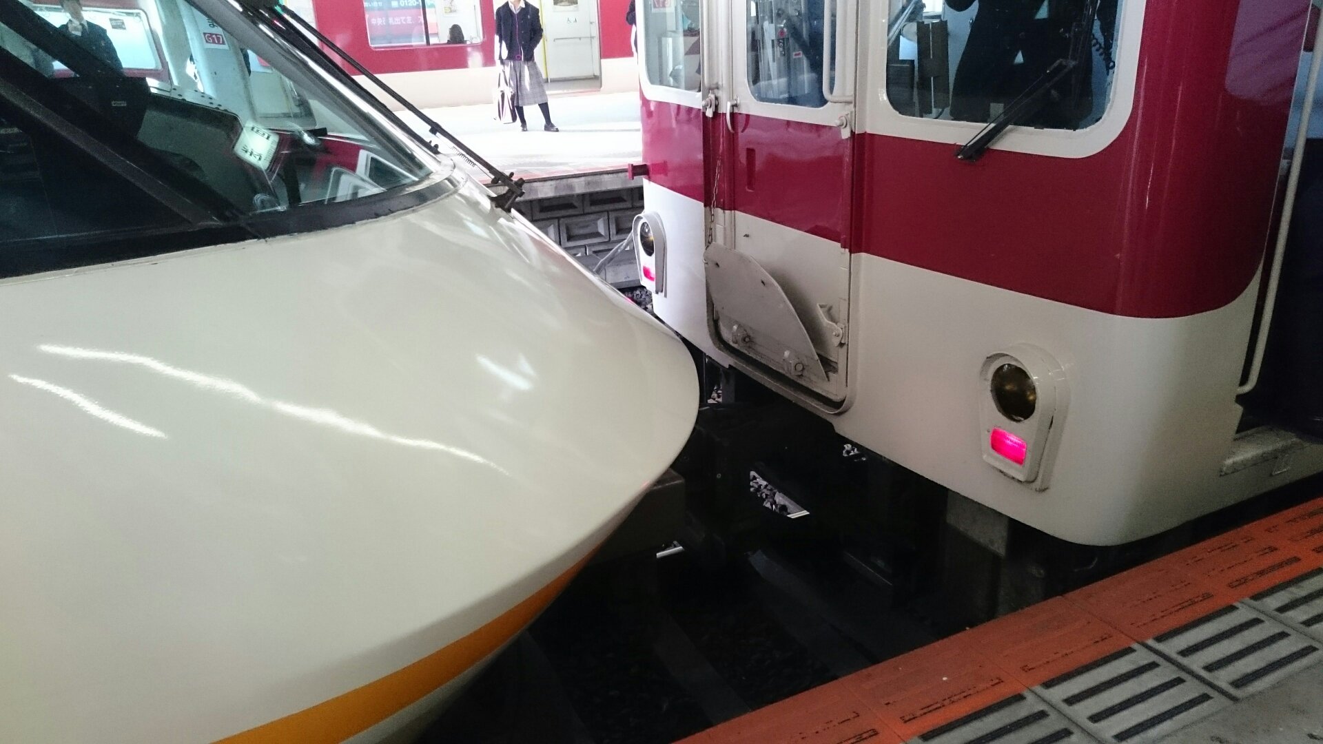 近鉄奈良線列車暴走追突事故