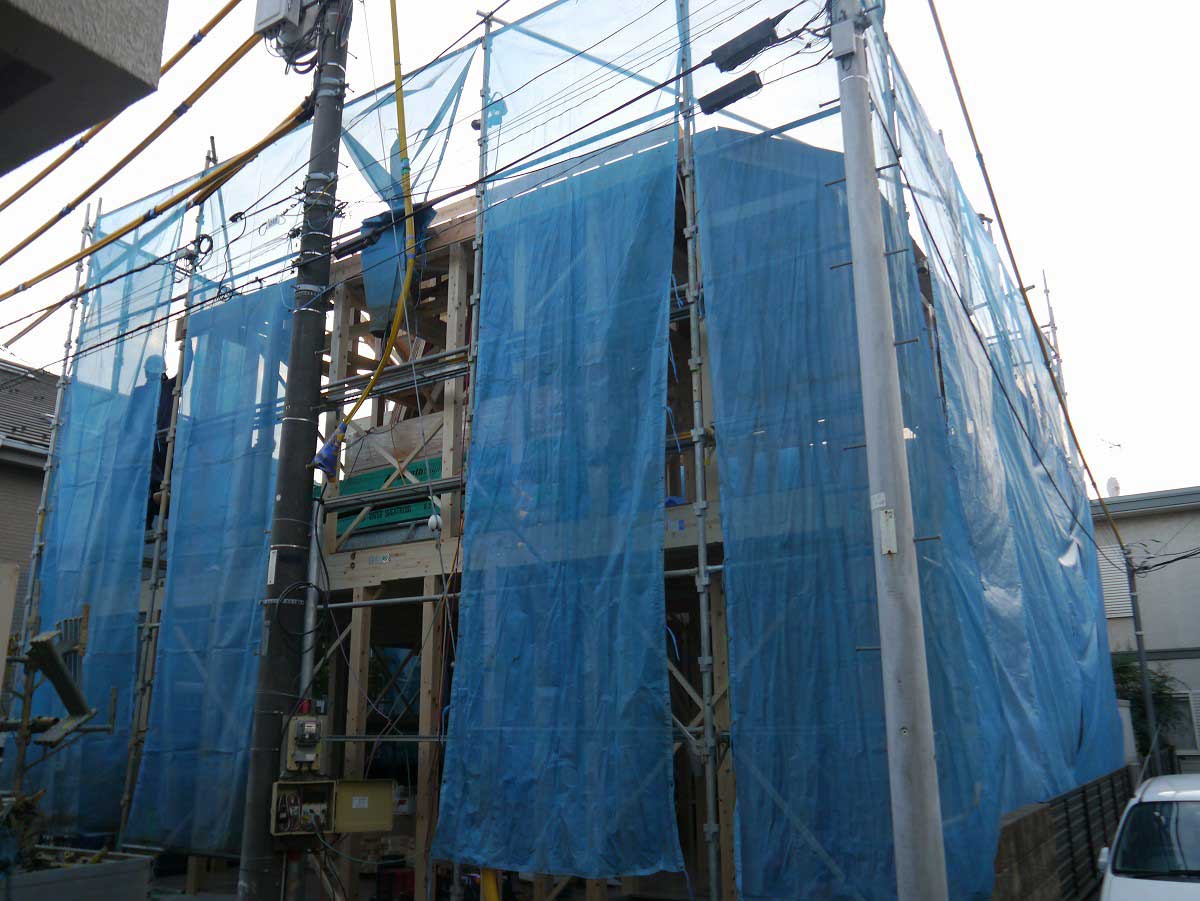 家! 建て替えます!!! : 建築日記 1日目(屋根工事)