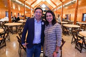 andrewyangtulsigabbard001