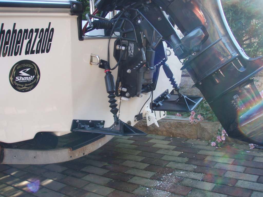 トリムタブを取り付けました 素晴らしきボート ハンマーヘッド
