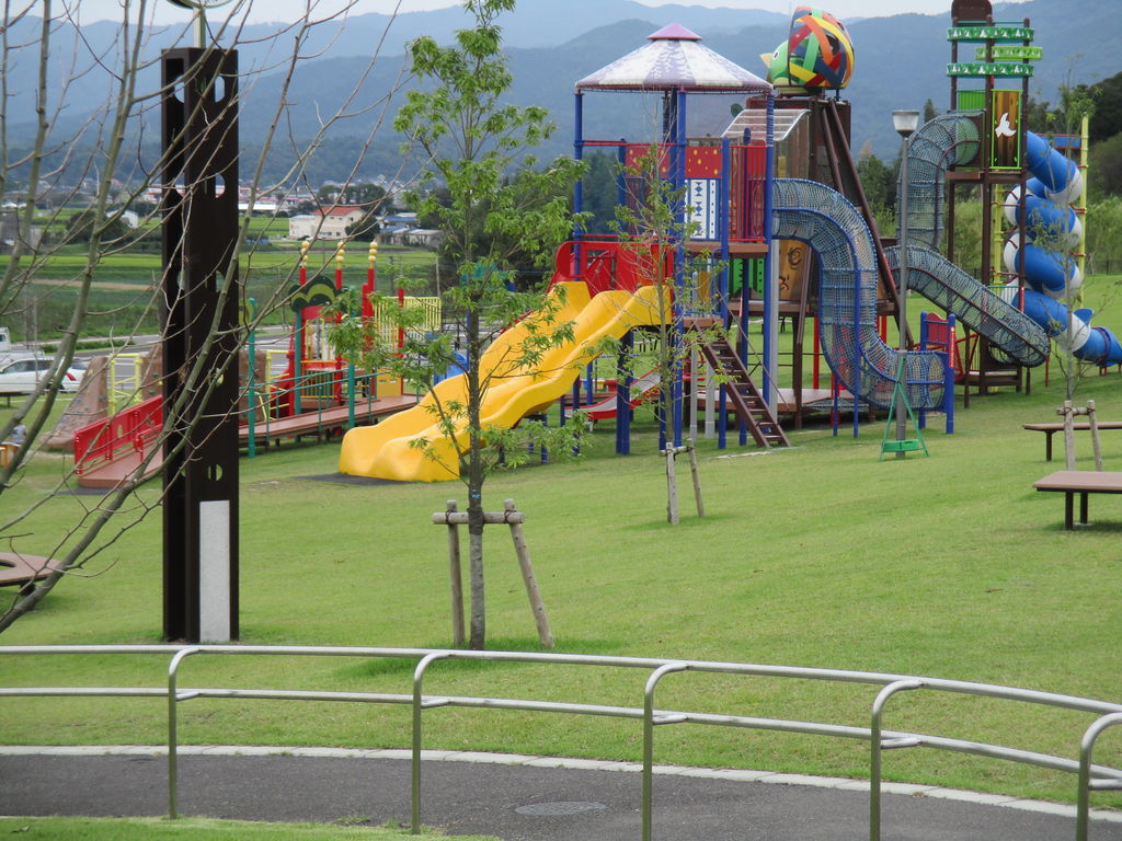 歴史で遊ぶ三國会 花立山温泉 近くに広大な 筑前町総合運動公園 出現