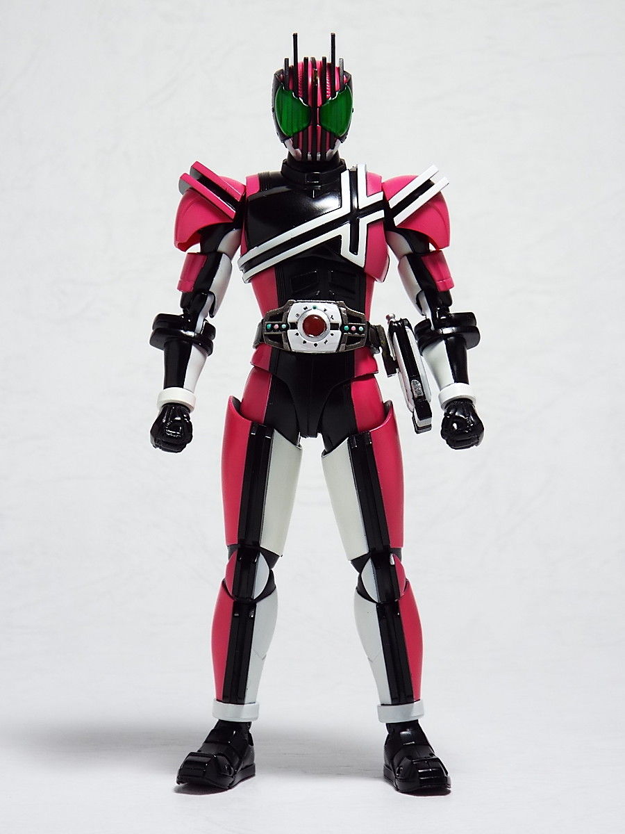 S.H.Figuarts（真骨彫製法） 仮面ライダーディケイド」で遊んでみた