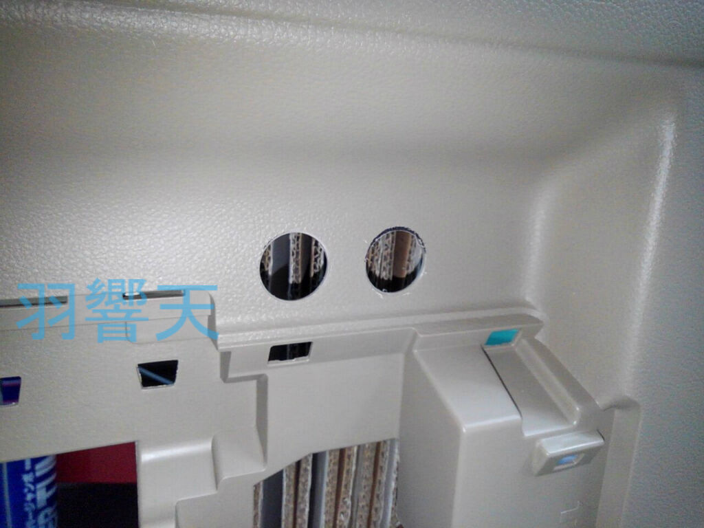 荷室のパネルに電源を増設 Usbとシガーライターを埋め込み グリミスc25セレナ フィッシング羽響天