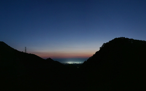 1200px-沈まぬ太陽