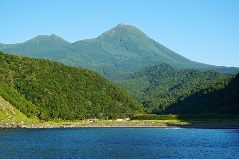 1200px-140828_Mount_Rausu_Shiretoko_Hokkaido_Japan01s3