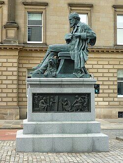 James_Clerk_Maxwell_statue_in_George_Street,_Edinburgh