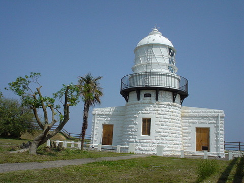 1200px-Rokkozakilighthouse