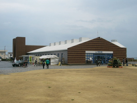 1200px-Michinoeki_chikura_shiokaze_okoku