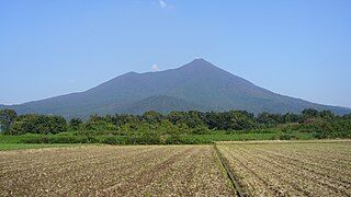 Mount_Tsukuba_seen_from_the_WSW_(2006)