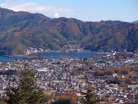 1200px-Fujikawaguchiko_2013-11-13_(10863157174)