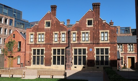 1200px-Toynbee_Hall_2020