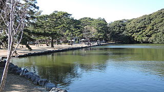 320px-Sakuraga_pond_and_Ikemiya_shrine