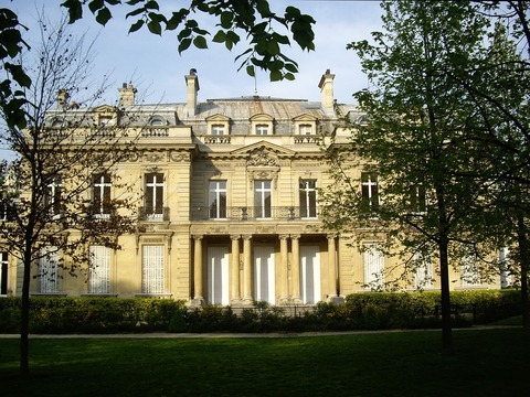 1200px-Hôtel_Salomon_de_Rothschild,_façade_côté_jardin
