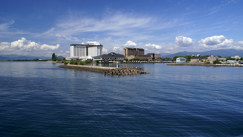 1200px-Nagahama_port01s3872