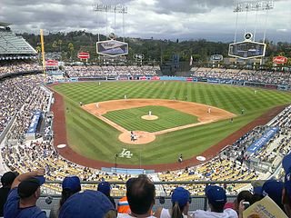 Dodger_Stadium_field_from_upper_deck_2015-10-04