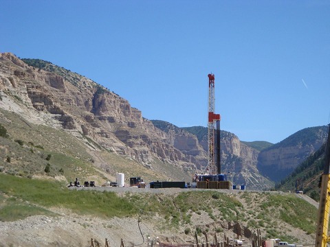 Remote_Natural_Gas_Well_(8743405319)