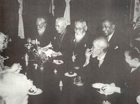 Toyama_Mitsuru_honors_Rash_Behari_Bose