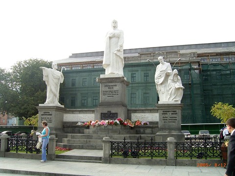 Olga_Monument